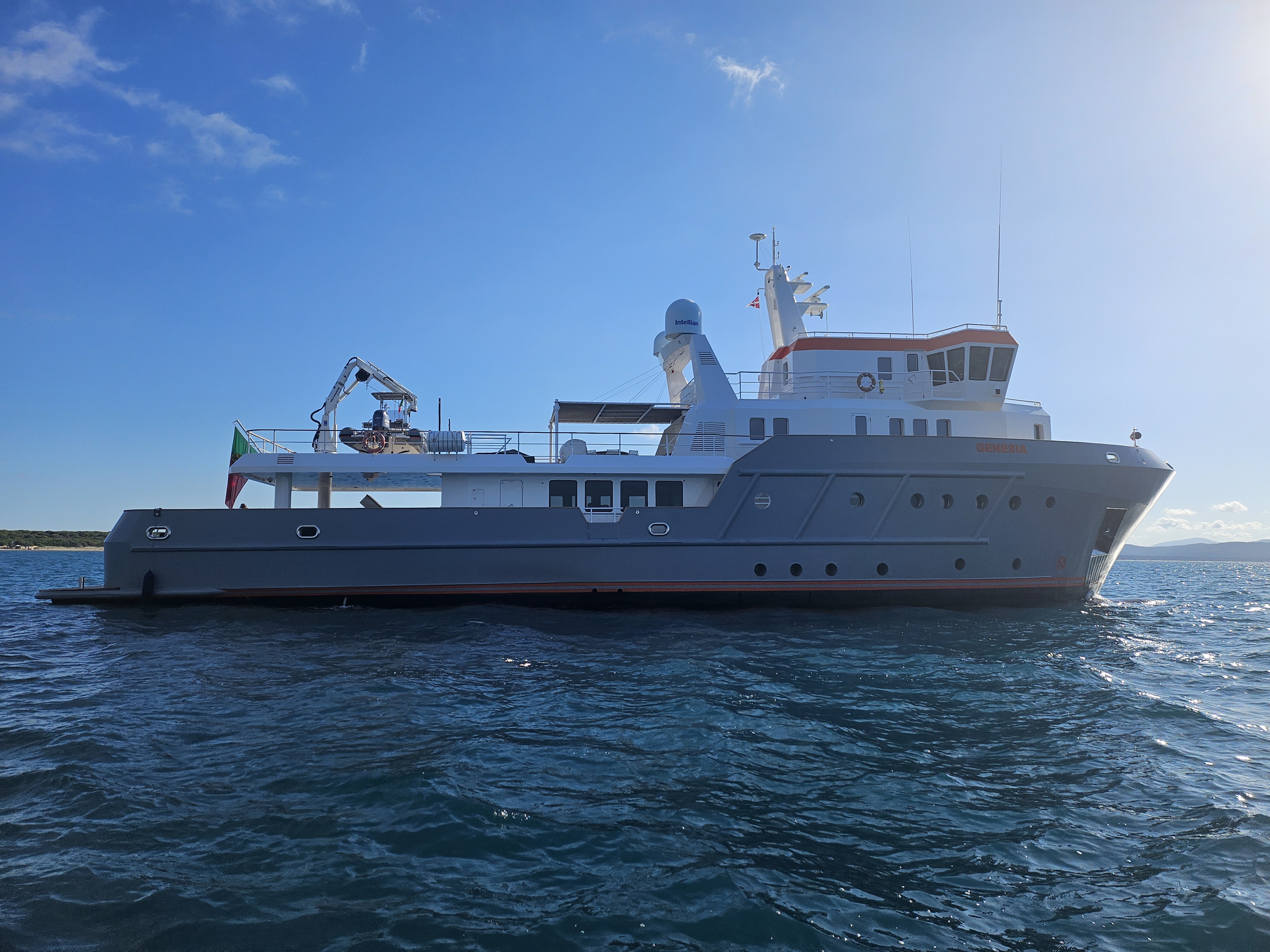 Boatrust - Iate Genesia, registado em Madeira